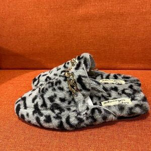 Vintage Havana Grey Cheetah Slides